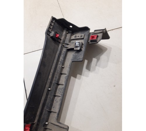 Накладка порога правая внешняя