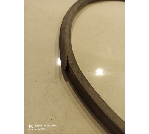 Уплотнитель лобового стекла