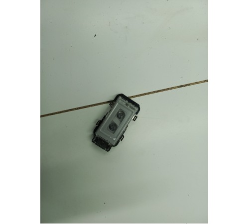 Внутренний светильник салона левый