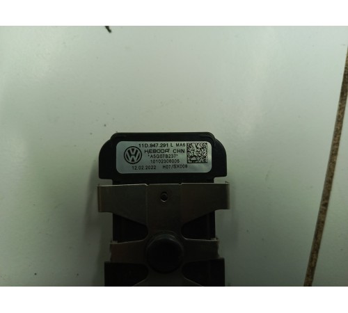 Внутренний светильник салона левый