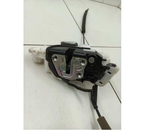 Замок двери передний левый