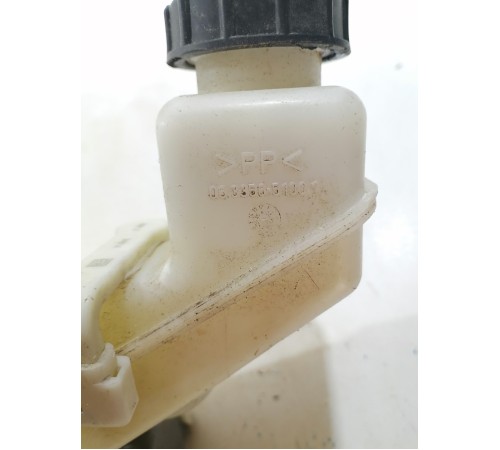 Главный тормозной цилиндр с бачком