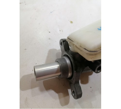 Главный тормозной цилиндр с бачком