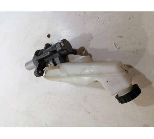 Главный тормозной цилиндр с бачком