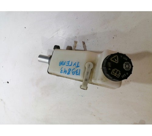 Главный тормозной цилиндр с бачком