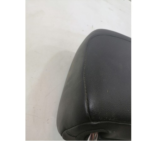 Подголовник передний