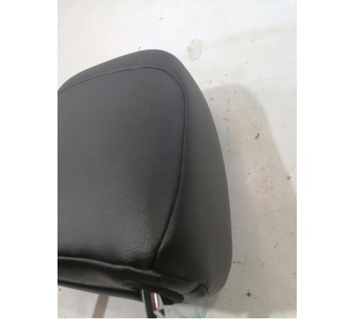 Подголовник передний