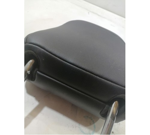 Подголовник передний