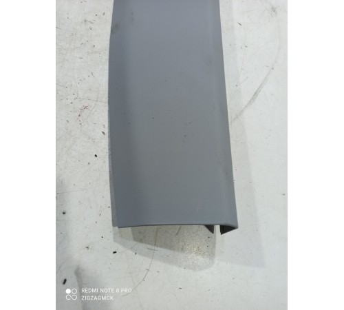 обшивка крышки багажника центральная верхняя