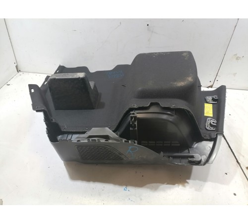 Обшивка багажника правая