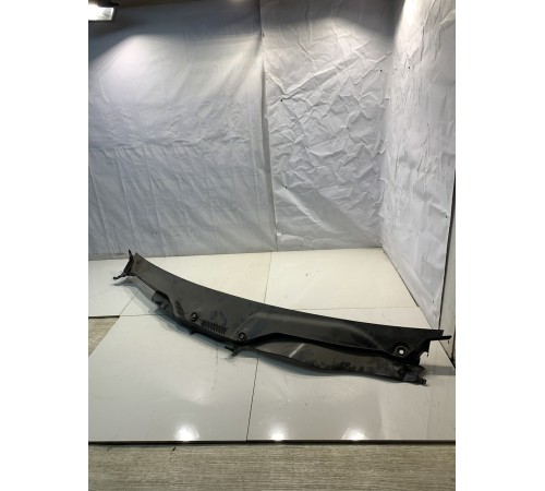 Планка под лобовое стекло (жабо)