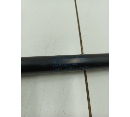 Амортизатор двери багажника правый