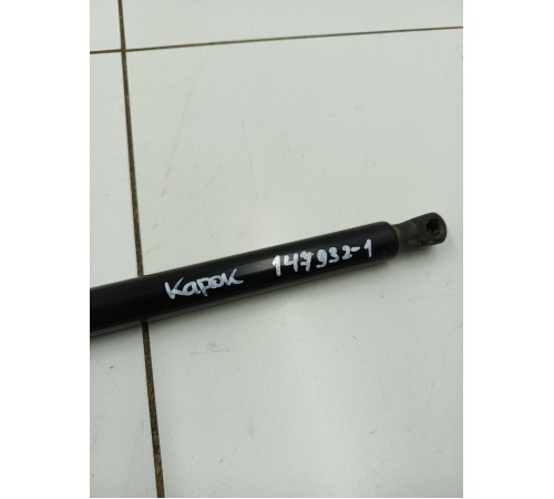 Амортизатор двери багажника правый