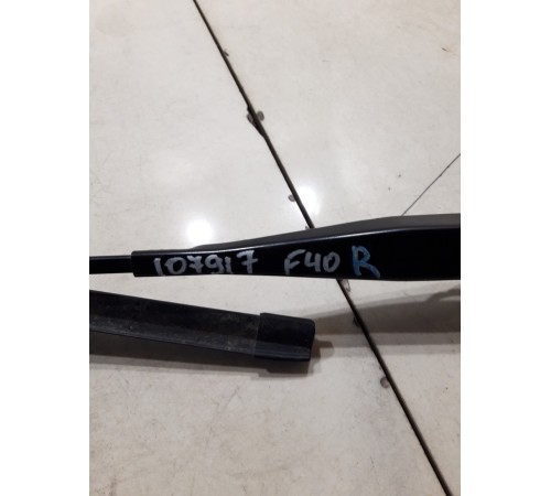 Поводок стеклоочистителя(правый)