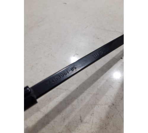 Поводок стеклоочистителя(правый)