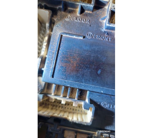 Блок предохранителей и реле