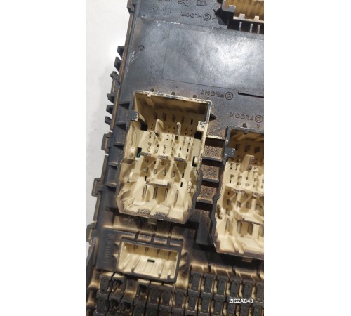 Блок предохранителей и реле