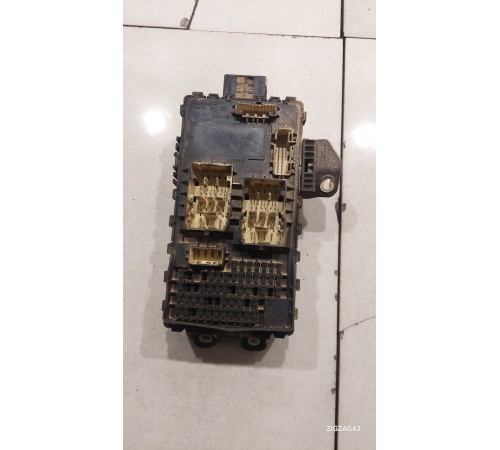 Блок предохранителей и реле