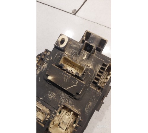 Блок предохранителей и реле