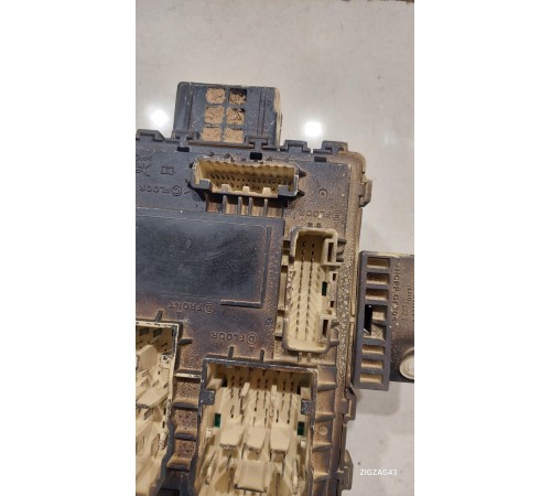 Блок предохранителей и реле