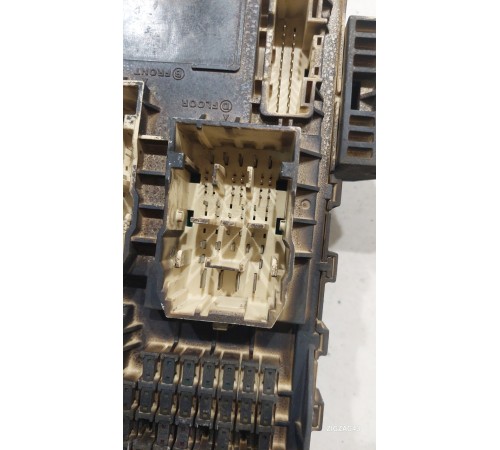 Блок предохранителей и реле