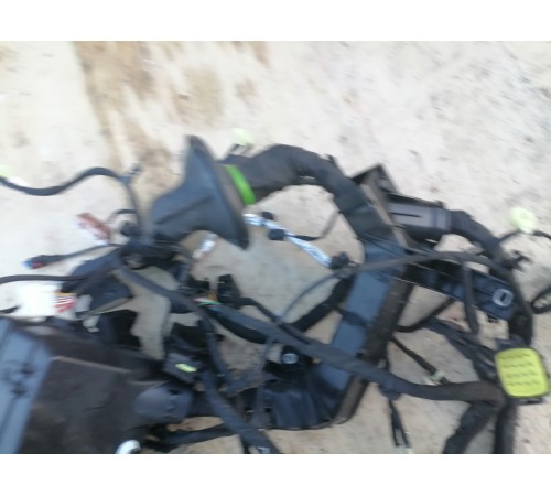 Передний жгут проводов в сборе