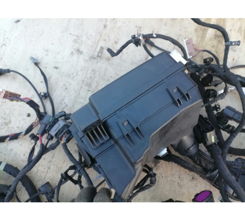 Передний жгут проводов в сборе