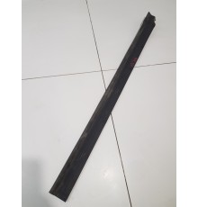 Уплотнитель двери передний левый