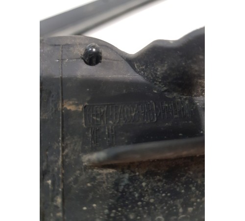 Уплотнитель двери передний левый