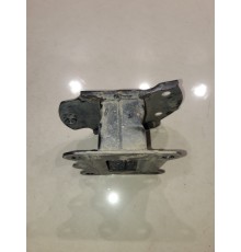 Кронштейн(крепление) усилителя переднего бампера правый