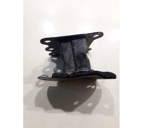 Кронштейн(крепление) усилителя переднего бампера правый