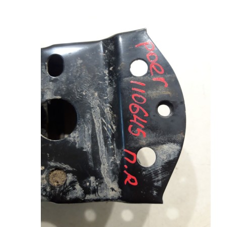 Кронштейн(крепление) усилителя переднего бампера правый