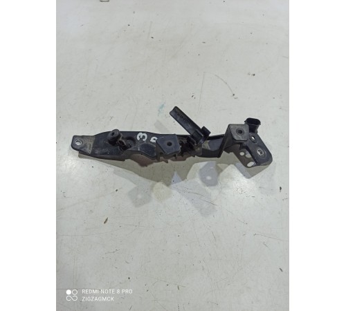 Кронштейн (задний, правый)