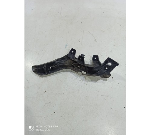 Кронштейн (задний, правый)