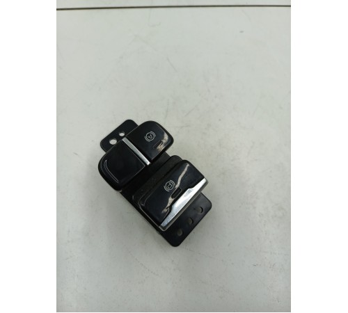 Кнопка фиксации стояночного тормоза