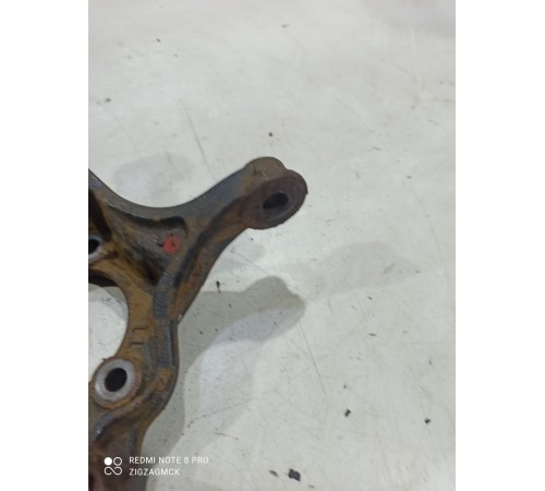 Кулак поворотный(передний правый)