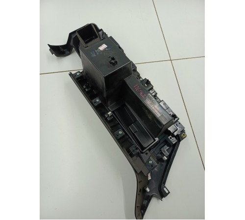 Бардачок верхний с воздушным дефлектором правый