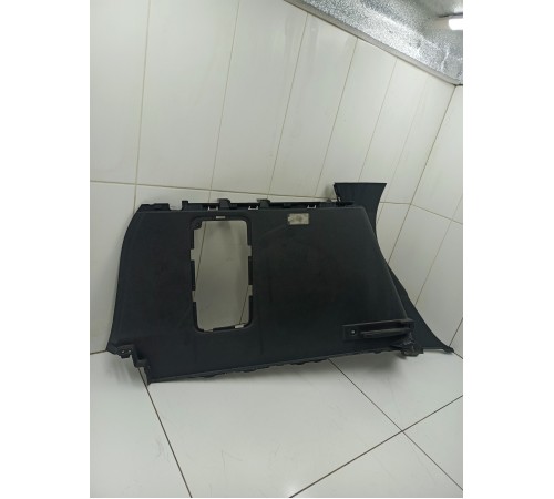 Обшивка багажника левая