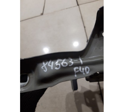 Кронштейн(крепление)переднего левого крыла