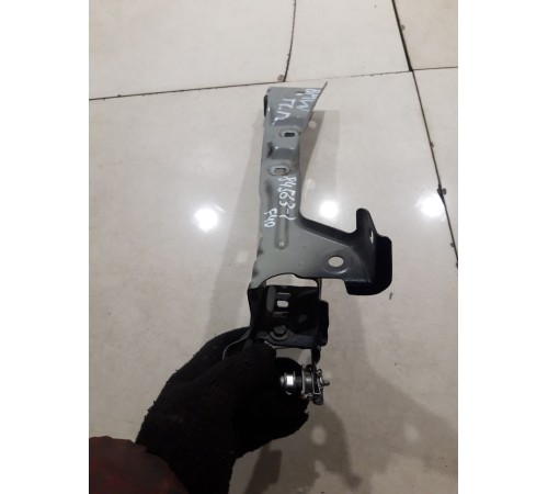 Кронштейн(крепление)переднего левого крыла