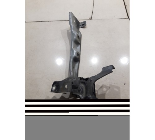 Кронштейн(крепление)переднего левого крыла