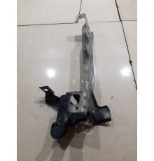 Кронштейн(крепление)переднего левого крыла