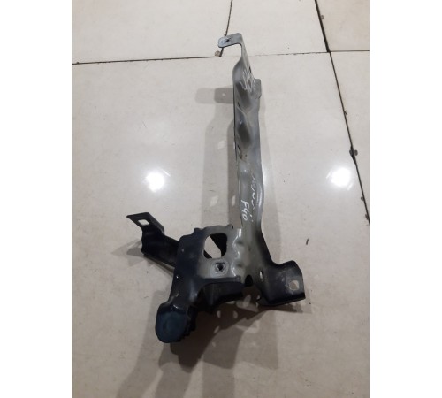 Кронштейн(крепление)переднего левого крыла