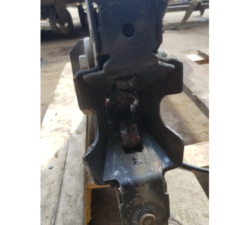 Кронштейн кабины задний правый с замком