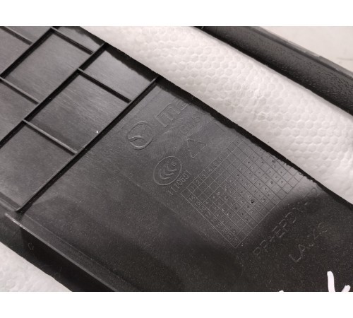 Накладка салона правая нижняя