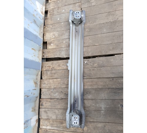 Усилитель заднего бампера