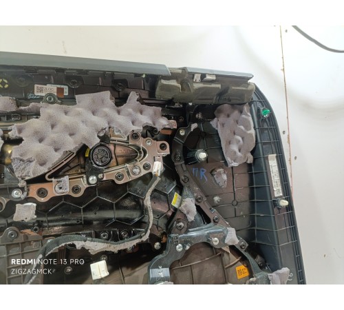 Обшивка двери передняя правая