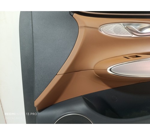 Обшивка двери передняя правая