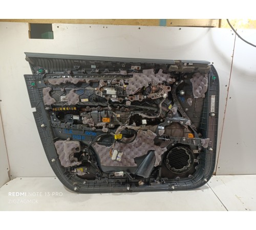 Обшивка двери передняя правая