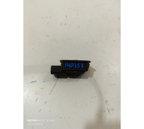 Кнопка открывания багажника